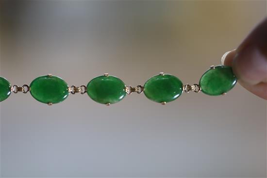 A mid 20th century Chinese 18k yellow metal and oval jade set necklace, (a.f.), length 38cm, gross 13.3 grams.